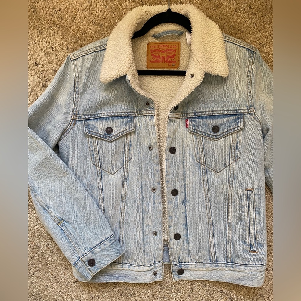 Levi’s Sherpa jacket XS fits like S/M